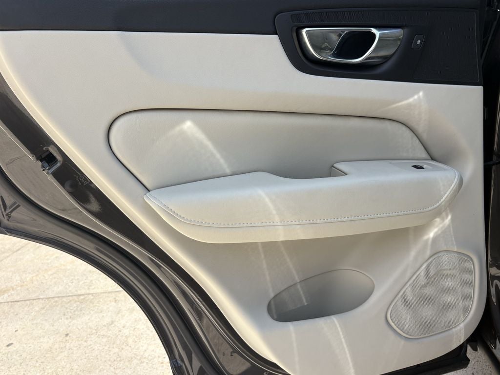 2022 Volvo XC60 B6 Inscription