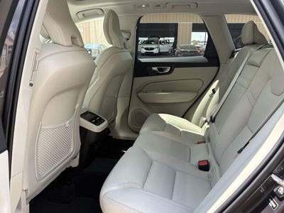 2022 Volvo XC60 B6 Inscription