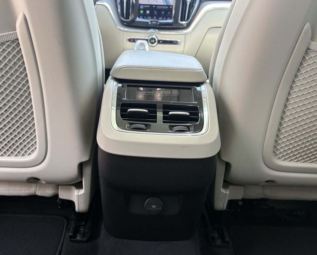 2022 Volvo XC60 B6 Inscription