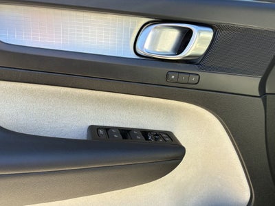 2021 Volvo XC40 Momentum