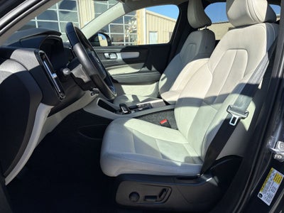 2021 Volvo XC40 Momentum