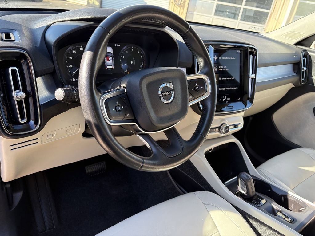 2021 Volvo XC40 Momentum