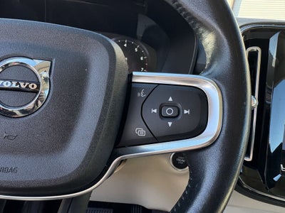 2021 Volvo XC40 Momentum