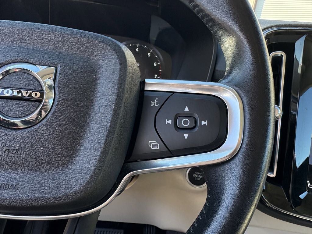 2021 Volvo XC40 Momentum