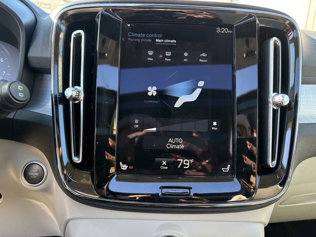 2021 Volvo XC40 Momentum