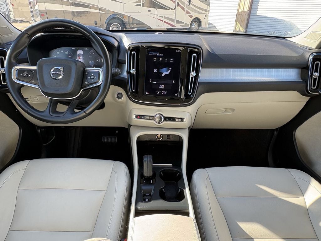 2021 Volvo XC40 Momentum