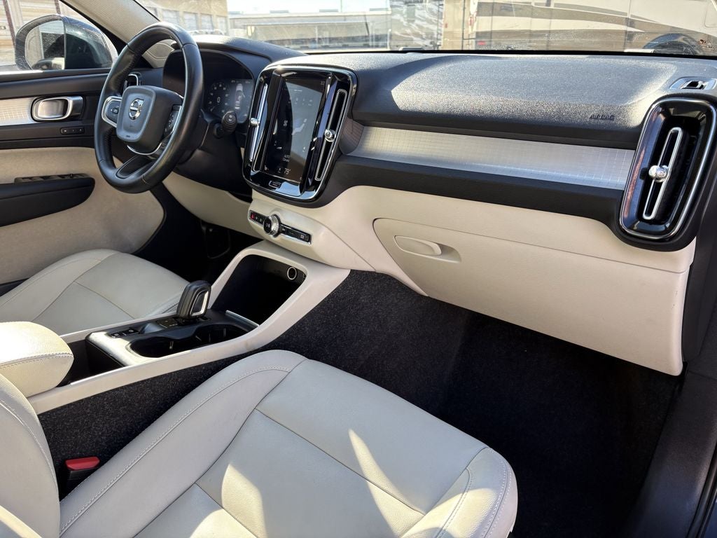 2021 Volvo XC40 Momentum