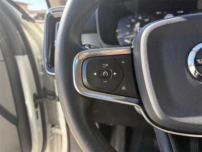 2020 Volvo XC40 Momentum