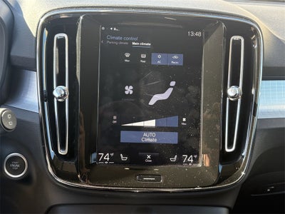 2020 Volvo XC40 Momentum