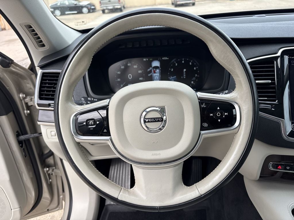 2016 Volvo XC90 T6 Momentum