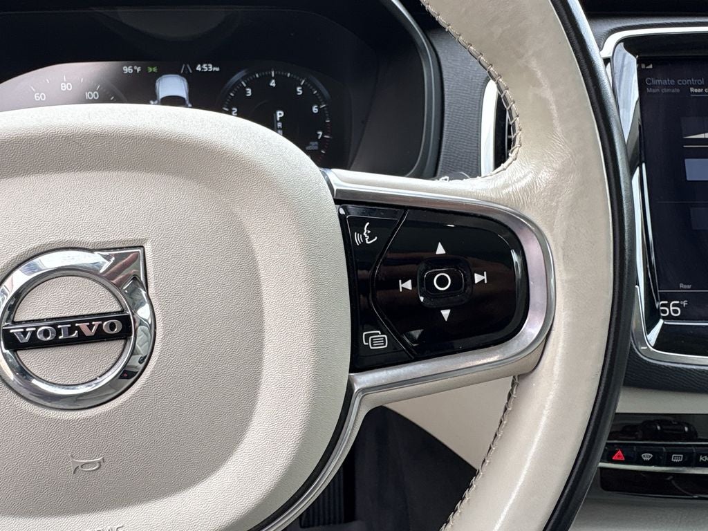 2016 Volvo XC90 T6 Momentum