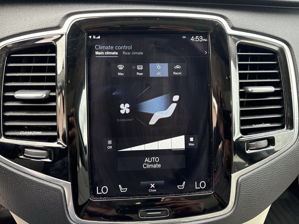 2016 Volvo XC90 T6 Momentum