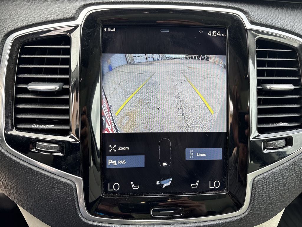 2016 Volvo XC90 T6 Momentum
