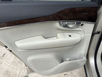 2016 Volvo XC90 T6 Momentum