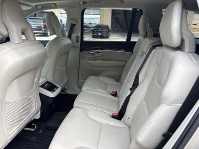 2016 Volvo XC90 T6 Momentum