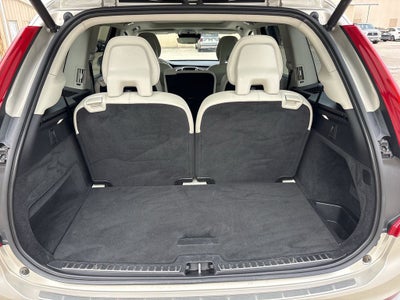2016 Volvo XC90 T6 Momentum