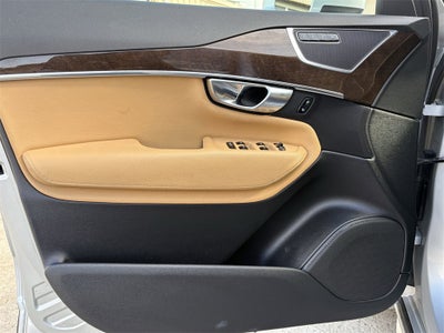 2017 Volvo XC90 T6 Momentum