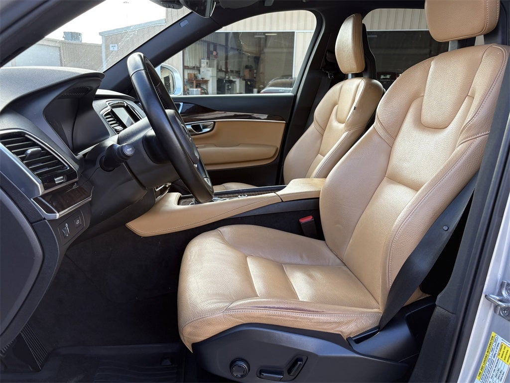 2017 Volvo XC90 T6 Momentum