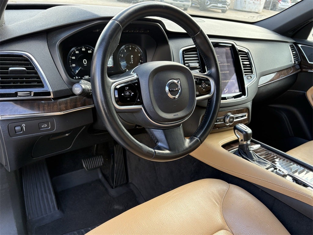 2017 Volvo XC90 T6 Momentum