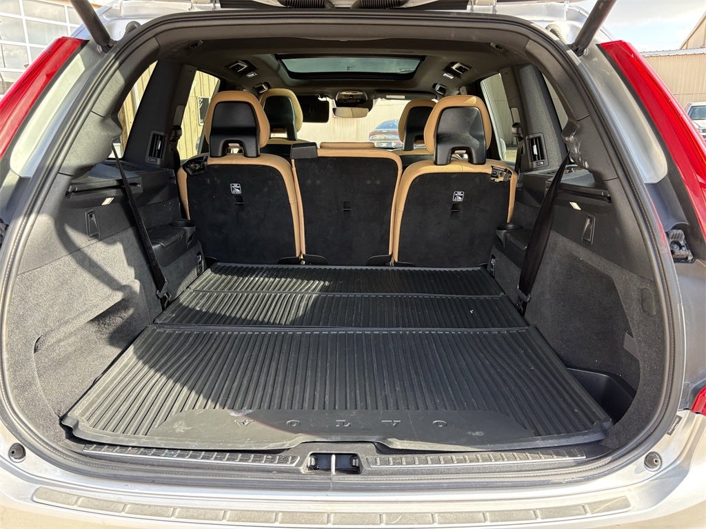 2017 Volvo XC90 T6 Momentum