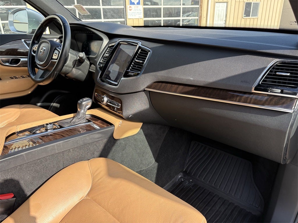 2017 Volvo XC90 T6 Momentum