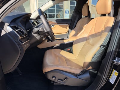 2016 Volvo XC90 T6 Momentum