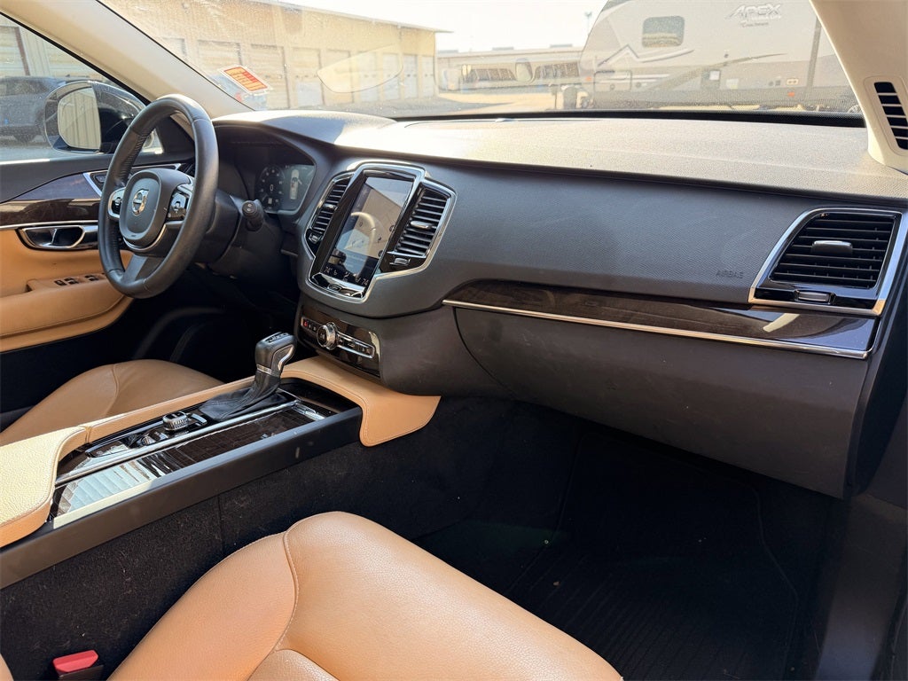 2016 Volvo XC90 T6 Momentum