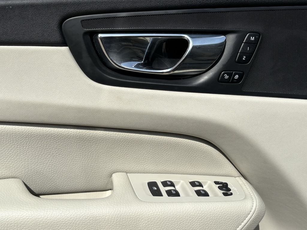 2018 Volvo XC60 T6 Momentum