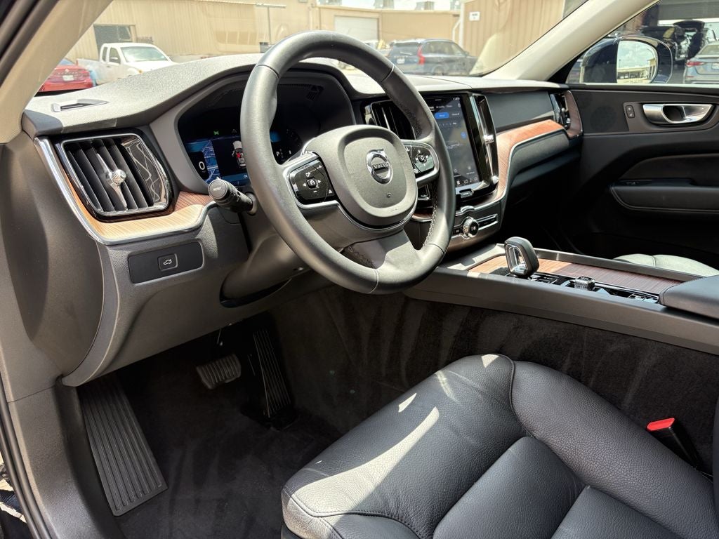 2024 Volvo XC60 B5 Plus Dark Theme