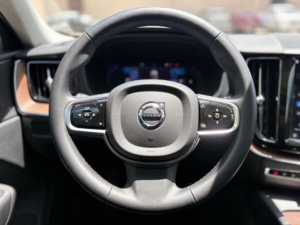 2024 Volvo XC60 B5 Plus Dark Theme