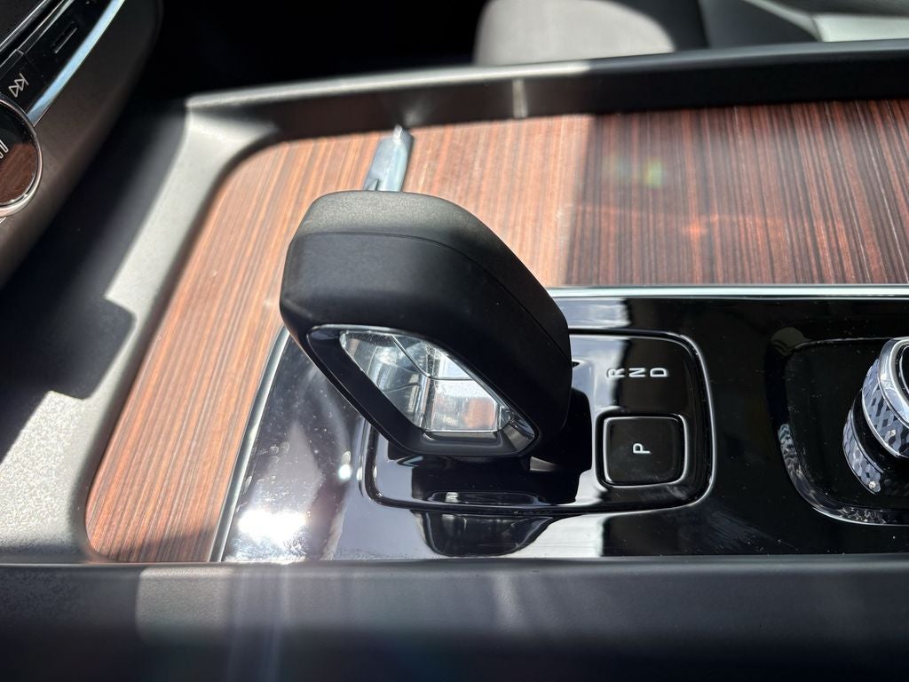 2024 Volvo XC60 B5 Plus Dark Theme