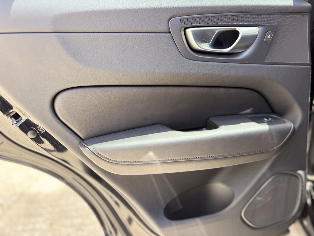 2024 Volvo XC60 B5 Plus Dark Theme
