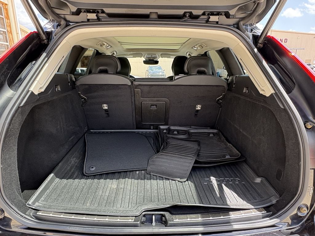 2024 Volvo XC60 B5 Plus Dark Theme