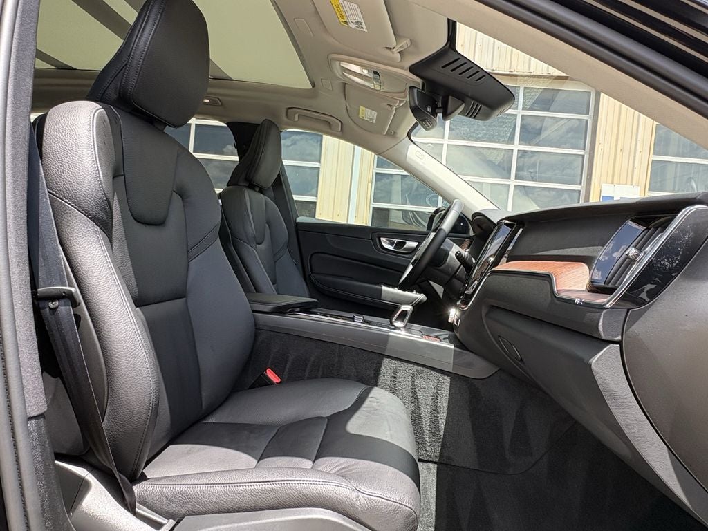 2024 Volvo XC60 B5 Plus Dark Theme