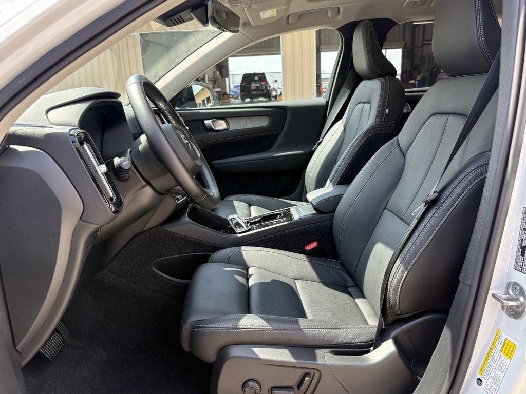 2026 Volvo XC40 B5 Plus