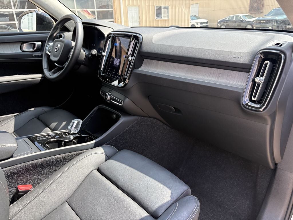 2026 Volvo XC40 B5 Plus