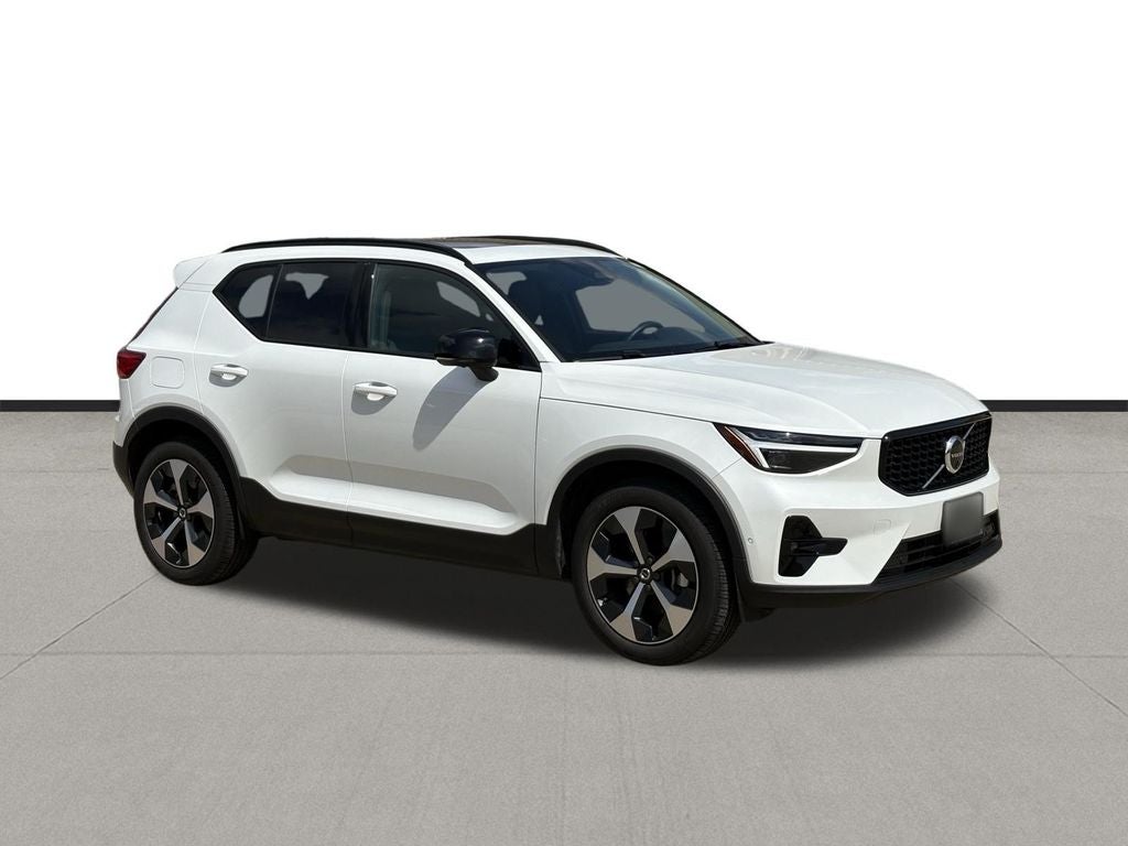2026 Volvo XC40 B5 Plus