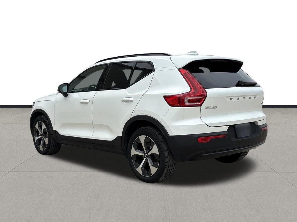 2026 Volvo XC40 B5 Plus