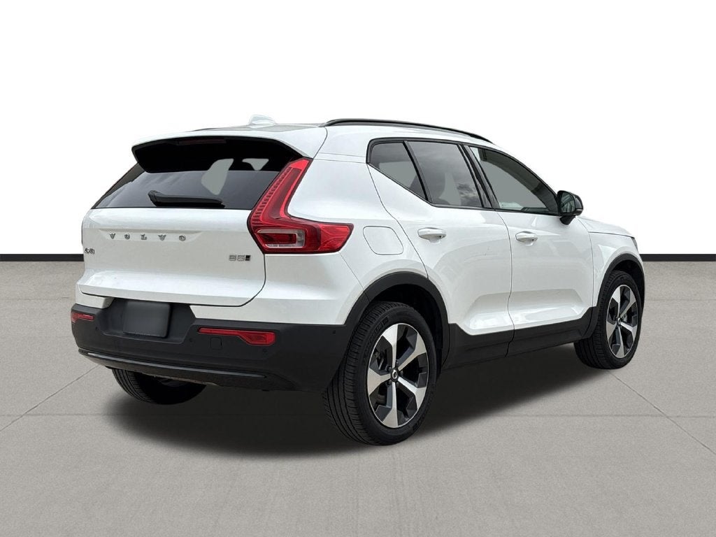 2026 Volvo XC40 B5 Plus