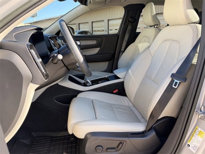 2023 Volvo XC40 Ultimate BRIGHT THEME