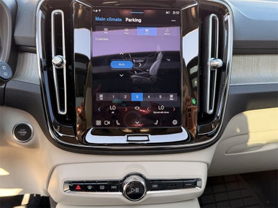 2023 Volvo XC40 Ultimate BRIGHT THEME