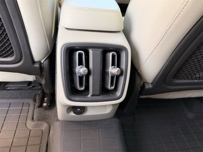 2023 Volvo XC40 Ultimate BRIGHT THEME