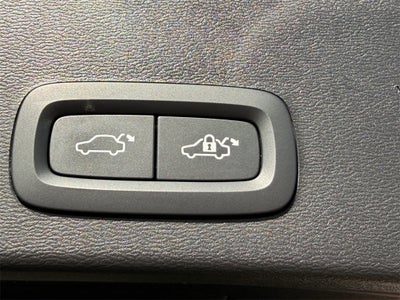 2023 Volvo XC40 Ultimate BRIGHT THEME