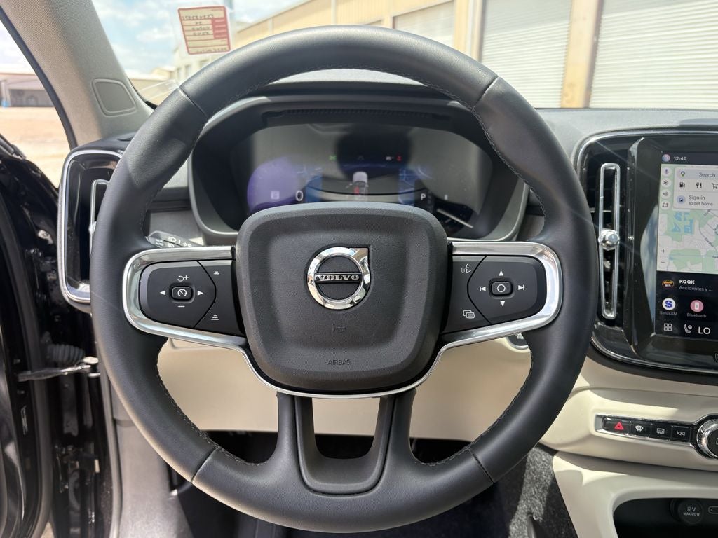 2025 Volvo XC40 B5 Ultra Dark Theme