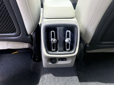2025 Volvo XC40 B5 Ultra Dark Theme