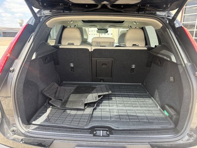 2025 Volvo XC40 B5 Ultra Dark Theme