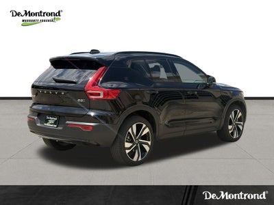 2025 Volvo XC40 B5 Ultra Dark Theme
