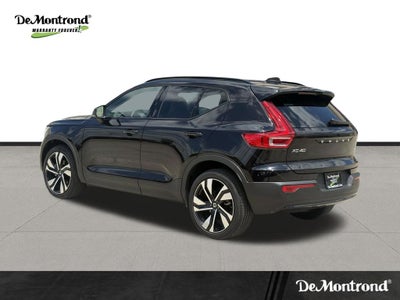 2025 Volvo XC40 B5 Ultra Dark Theme