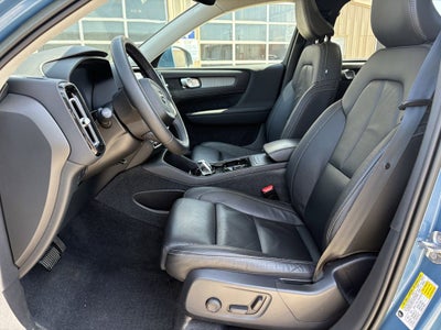 2023 Volvo XC40 B5 Plus Bright Theme