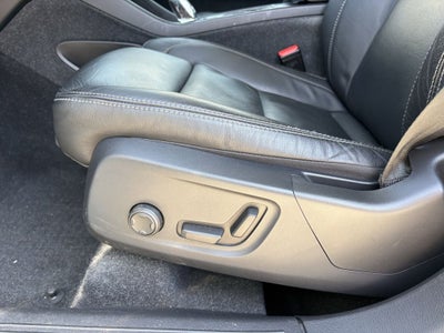 2023 Volvo XC40 B5 Plus Bright Theme